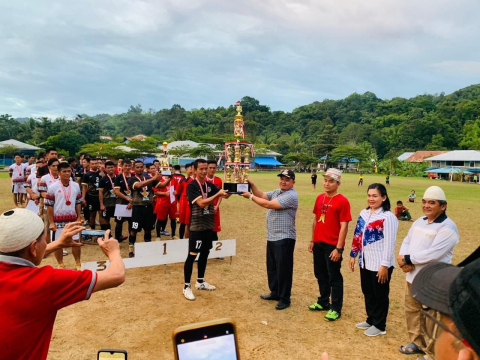 Desa Apau Ping menjadi Juara Umum Sepakbola Tahun 