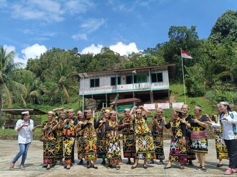 Semangat ibu2 ikut memeriahkan kegiatan HKG Malina