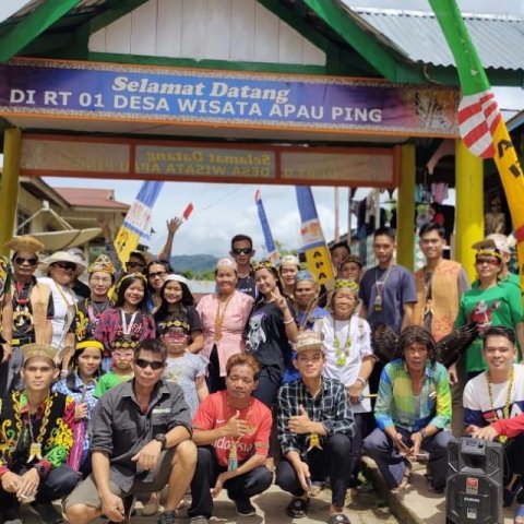 foto bersama RT 01 menyambut Tahun Baru